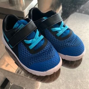 Nike child flex shoes